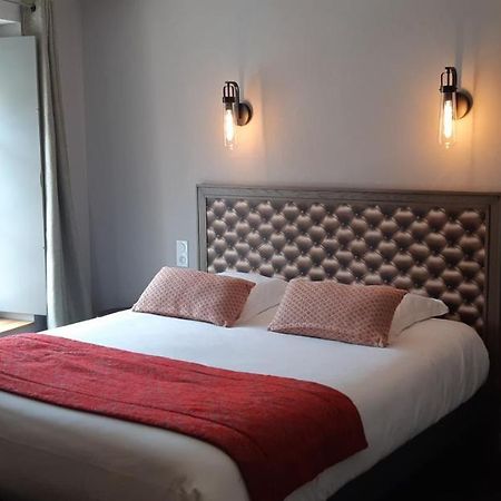 Logis Hotel Le Grand Cerf Ernée Екстериор снимка
