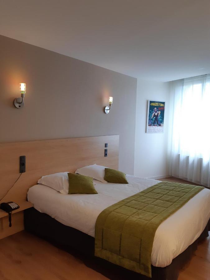 Logis Hotel Le Grand Cerf Ernée Екстериор снимка