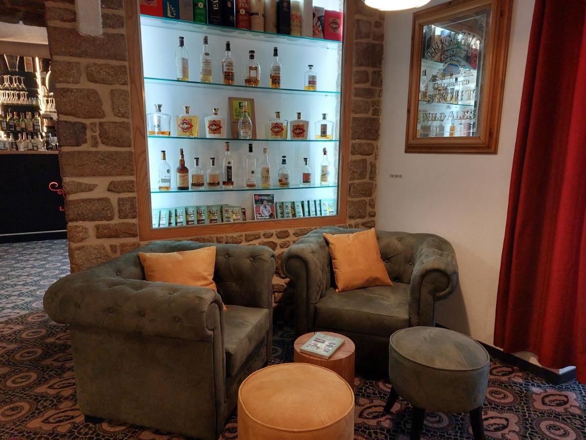 Logis Hotel Le Grand Cerf Ernée Екстериор снимка