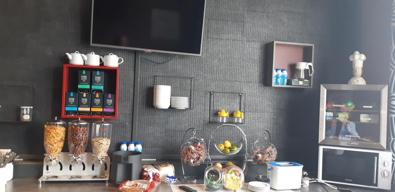 Logis Hotel Le Grand Cerf Ernée Екстериор снимка