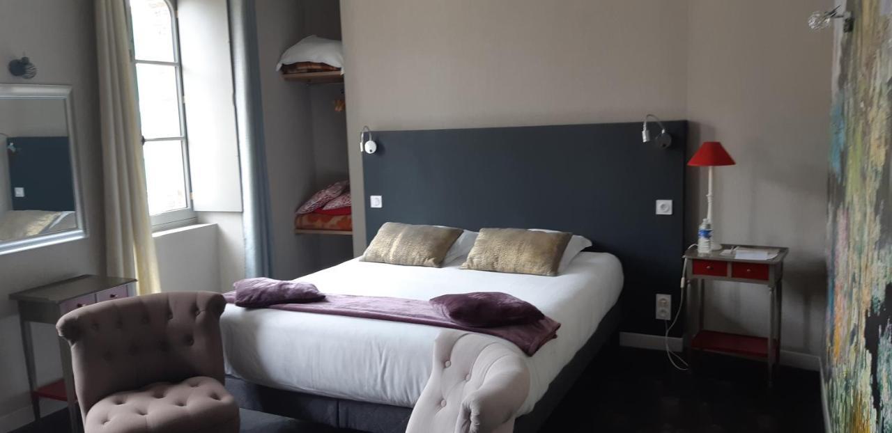 Logis Hotel Le Grand Cerf Ernée Екстериор снимка
