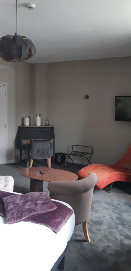 Logis Hotel Le Grand Cerf Ernée Екстериор снимка