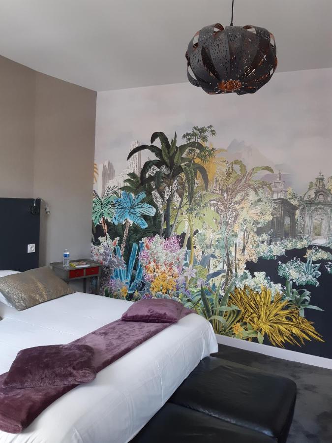 Logis Hotel Le Grand Cerf Ernée Екстериор снимка