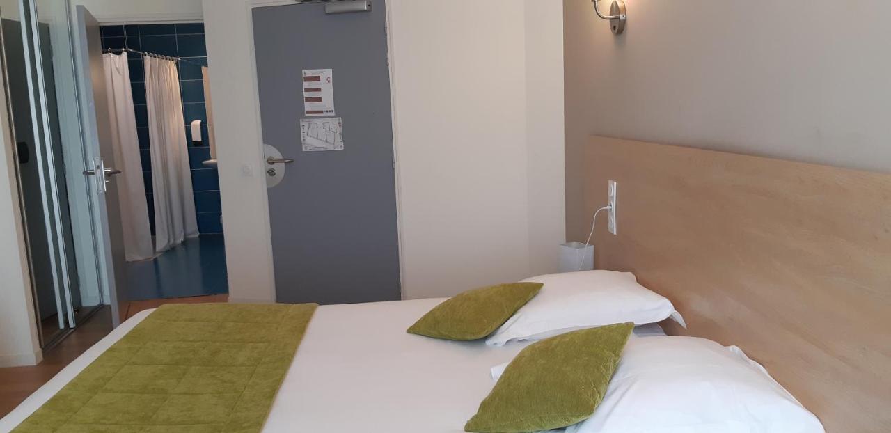 Logis Hotel Le Grand Cerf Ernée Екстериор снимка