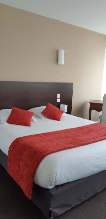 Logis Hotel Le Grand Cerf Ernée Екстериор снимка