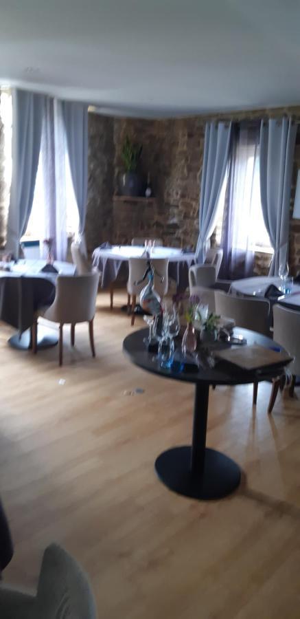 Logis Hotel Le Grand Cerf Ernée Екстериор снимка