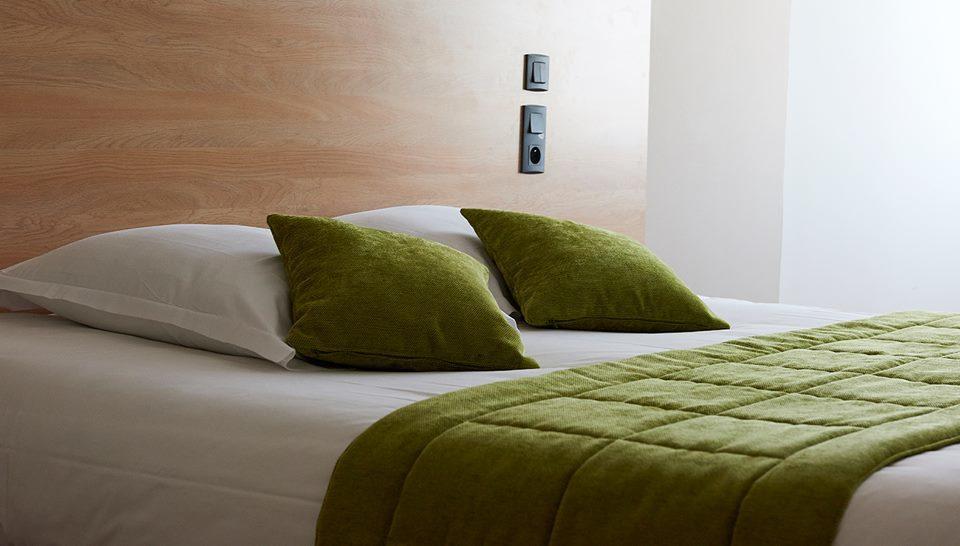 Logis Hotel Le Grand Cerf Ernée Екстериор снимка