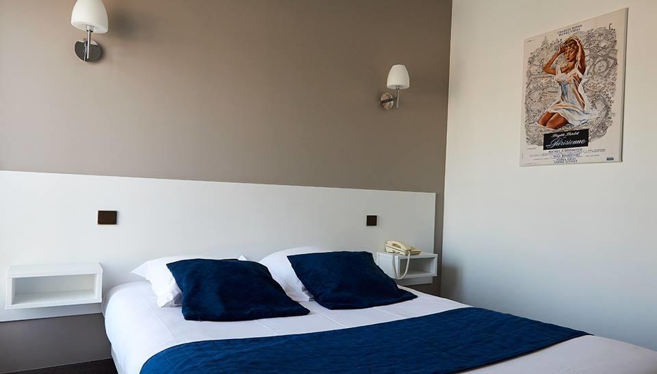 Logis Hotel Le Grand Cerf Ernée Екстериор снимка