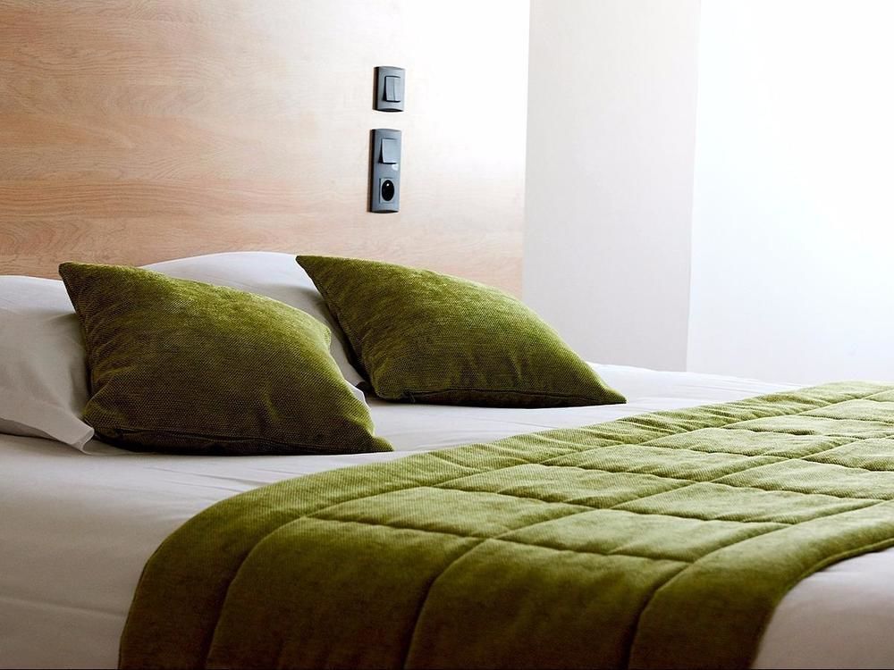 Logis Hotel Le Grand Cerf Ernée Екстериор снимка